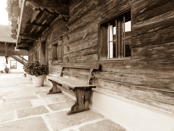 Wohnhaus vom Bruder Bernhardt in Antik